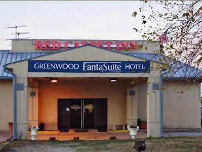 Red Carpet Inn Fanta Suites Hotel Гринвуд Экстерьер фото