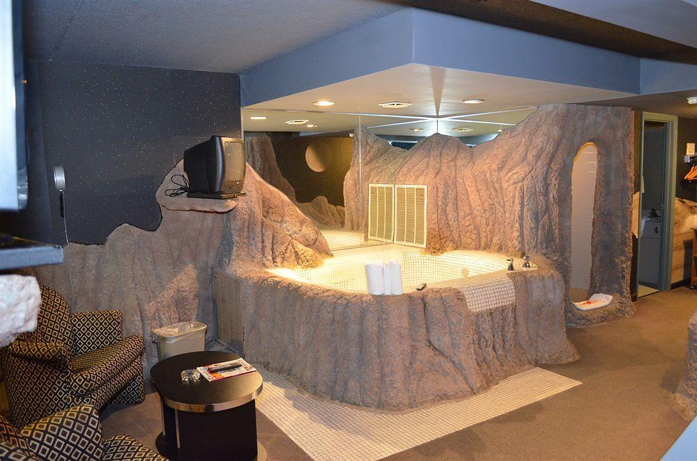 Red Carpet Inn Fanta Suites Hotel Гринвуд Экстерьер фото