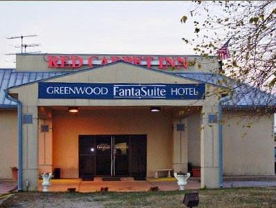 Red Carpet Inn Fanta Suites Hotel Гринвуд Экстерьер фото