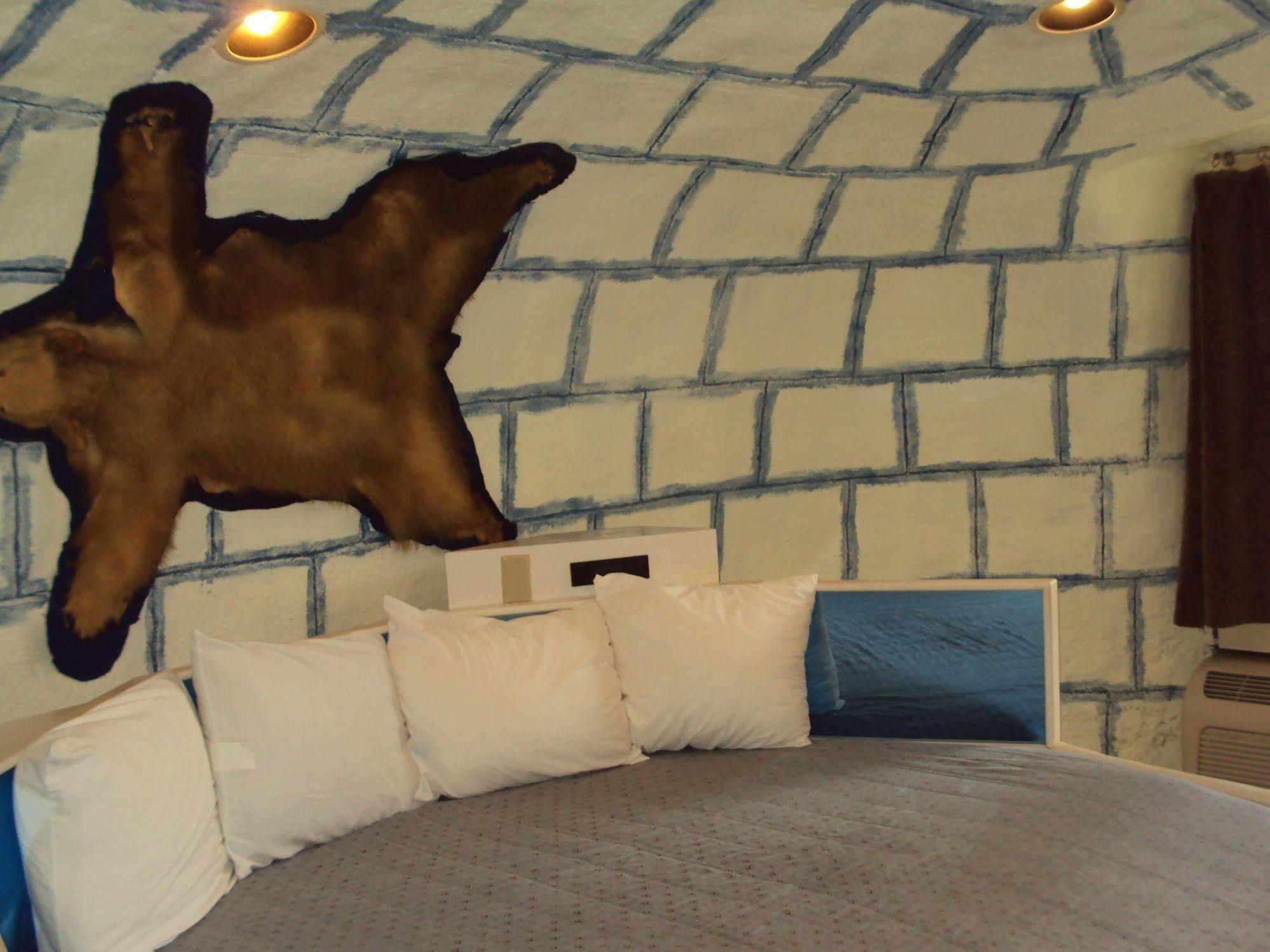 Red Carpet Inn Fanta Suites Hotel Гринвуд Экстерьер фото